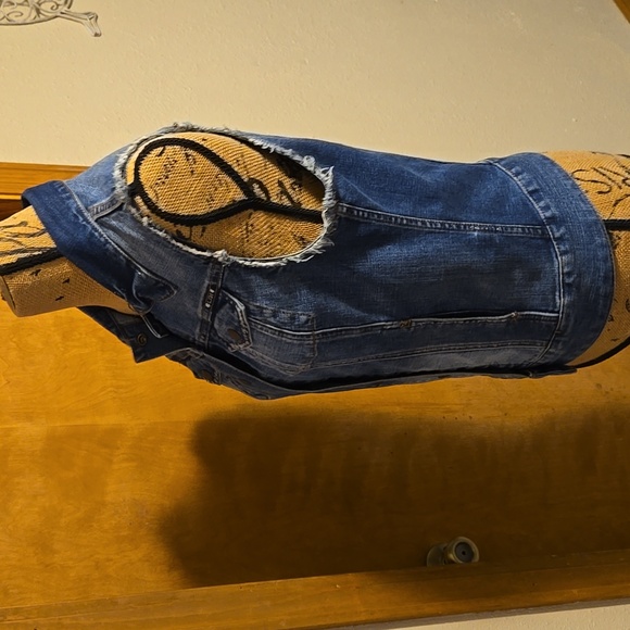 Lucky Brand Distressed Denim Vest Size S - Picture 7 of 10